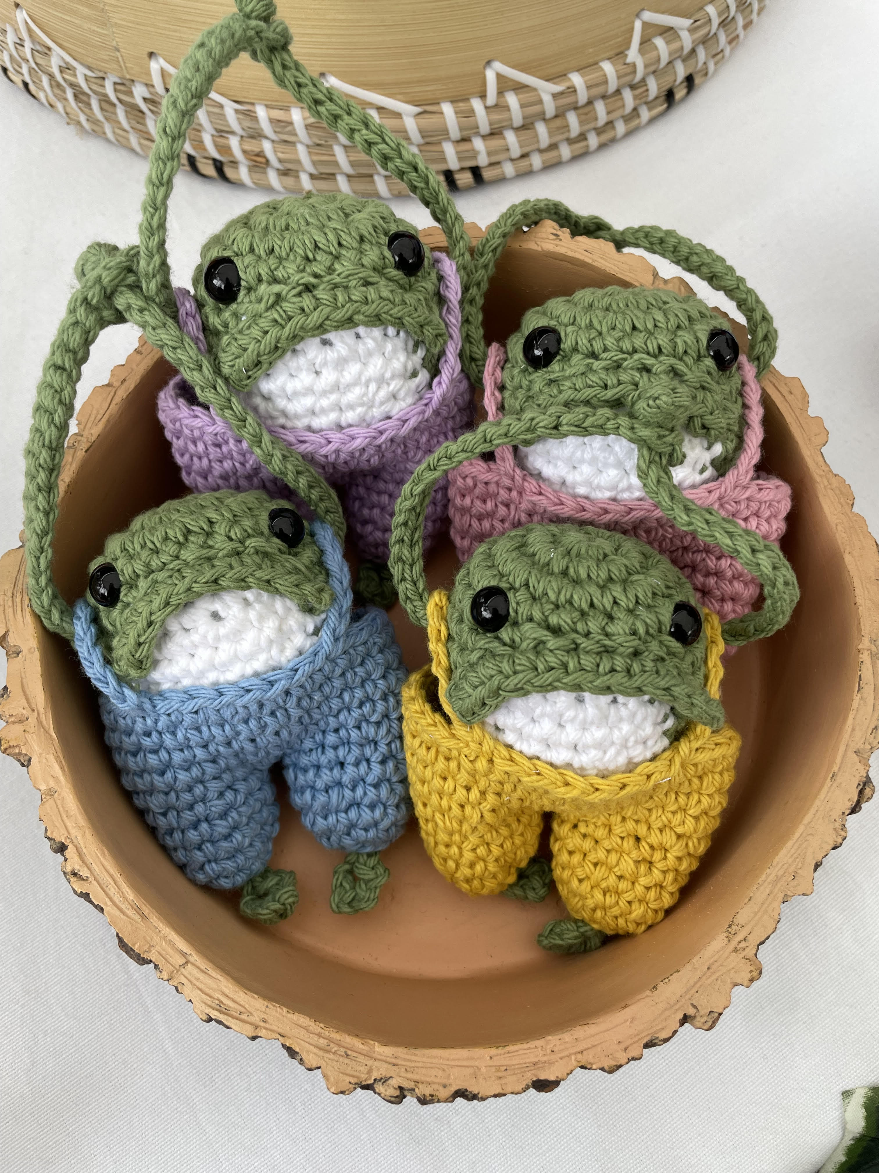 crochet frogs